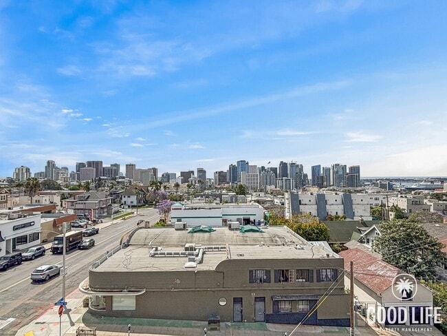 Building Photo - Beautiful 2BD/2.5BA Condo in Bankers Hill W/ W/D, A/C, Patio Area and Community Gym!