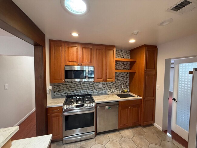Building Photo - 4 bedroom 2 1/2 bath  Home