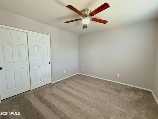 Building Photo - 2528 E Meadow Creek Way