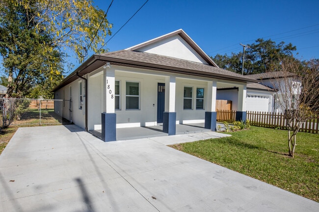 Primary Photo - 1808 E Comanche Ave