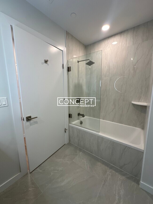 Building Photo - 194 Sumner St