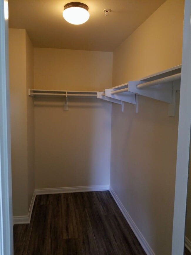 Building Photo - Gaslamp 1 bedroom with View, Wood floors, ...