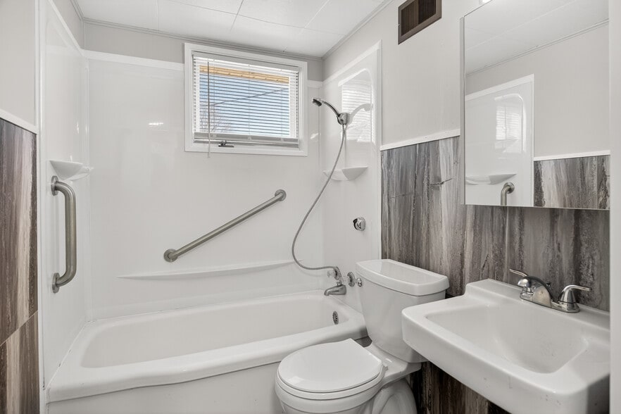 Building Photo - 7525 Mildred Rd