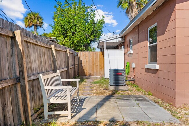 Building Photo - 327 Lee Ave