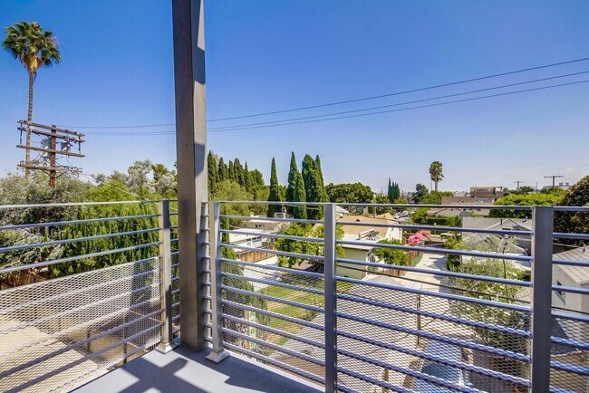 Building Photo - 6546 1/2 La Mirada Ave.-