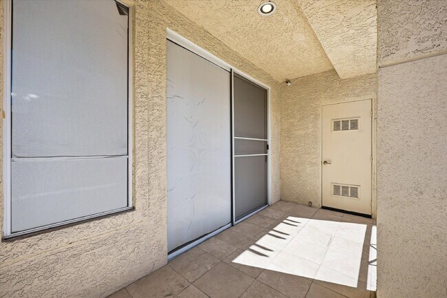 Building Photo - Luxury 1-Bedroom Rental in Guard-Gated Meridian – Walk to the Strip!