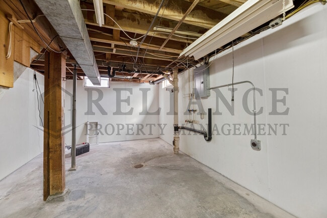 Building Photo - 878 S Fabrique Dr