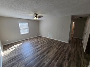 Building Photo - 134 Calvin Ct