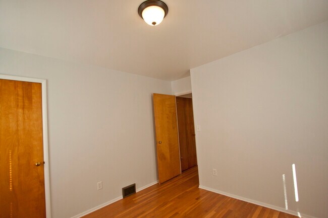 Building Photo - 1 Hubbard Ln