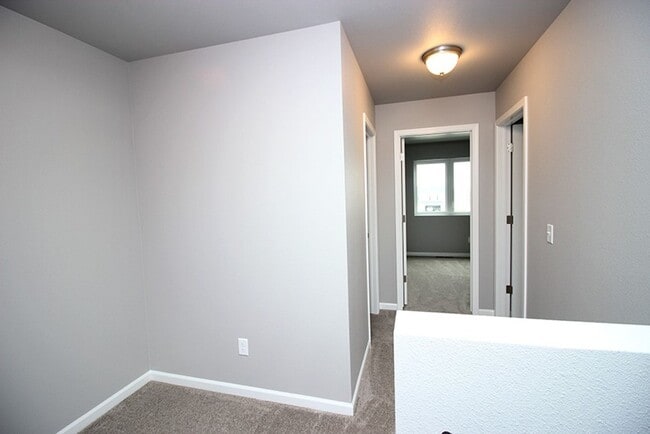 Building Photo - Amazing home in a quiet location!