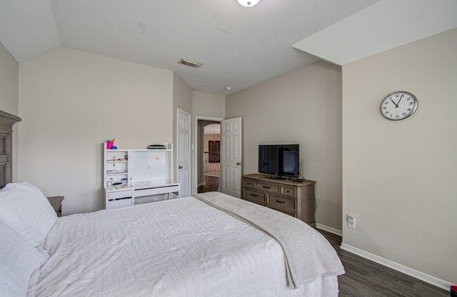 Building Photo - 26427 Sagewood Forest Dr