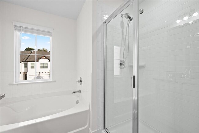 Building Photo - 124 Auburn Wds Dr