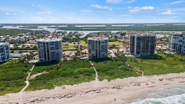 Building Photo - 3000 N Hwy A1A