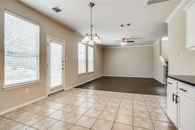 Building Photo - 2443 Green Meadows Ln
