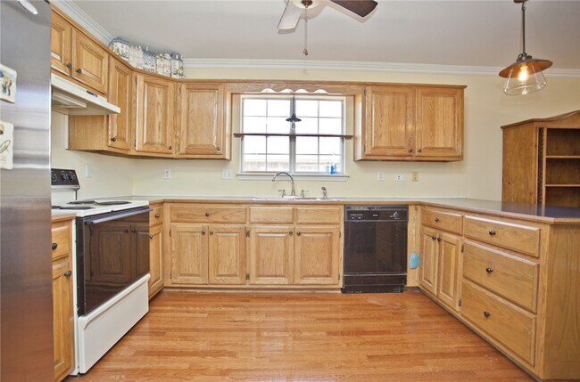 Building Photo - 304 Old Forge Dr