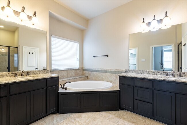 Building Photo - 3312 Blue Jay Ln