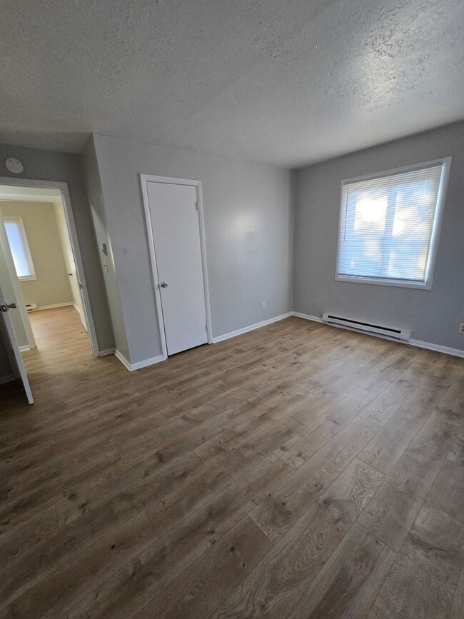 Building Photo - SPACIOUS THREE BEDROOM HOME LOCATED NEAR 2...