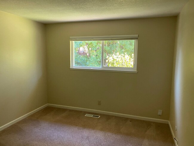 Building Photo - Quiet Sunnyvale Home