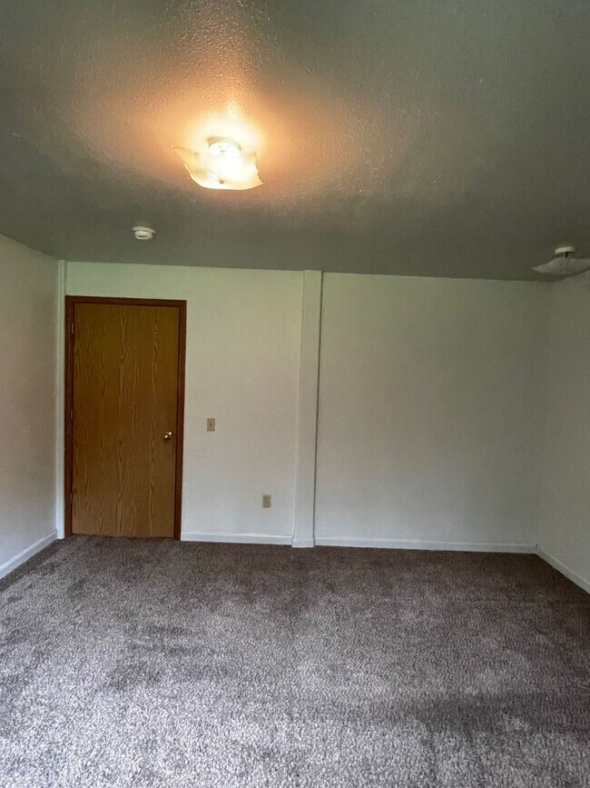 Building Photo - 1 Bedroom 1 Bathroom unit located in Wasilla!