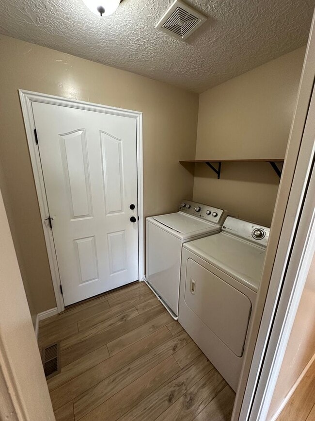 Building Photo - Great Family Home in Excellent West Jordan...