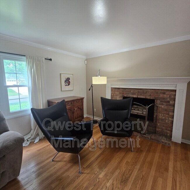 Building Photo - 2236 Elmwood Dr SE