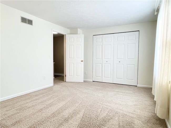 Building Photo - 35 Camberley Pl