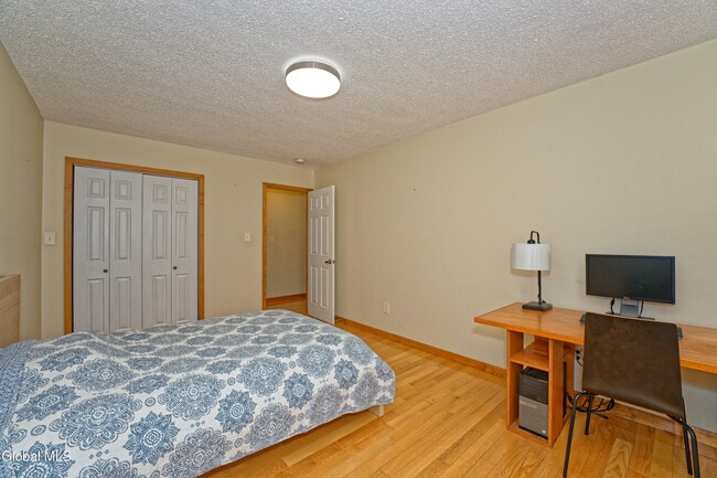 Building Photo - 5 Shamrock Cir