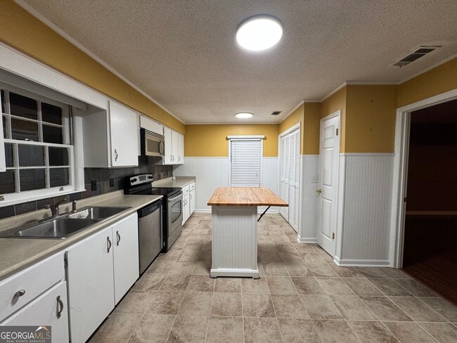 Building Photo - 107 Belair Dr