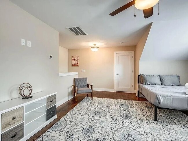 Building Photo - Furnished 6BR House in the Heart of Nashville