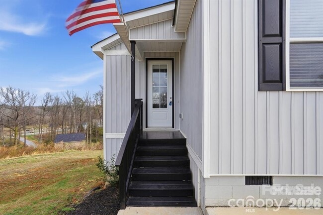 Building Photo - 102 Snyder Ct NE