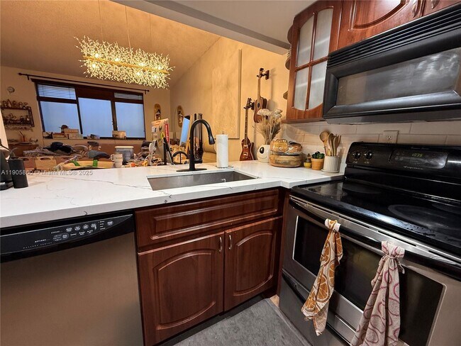 Building Photo - 540 Brickell Key Dr