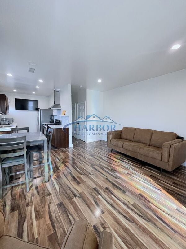 Building Photo - 646-646 W 19th St