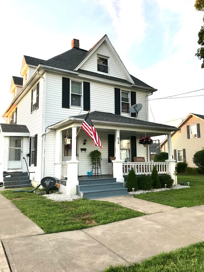 Primary Photo - 619 E 5th St