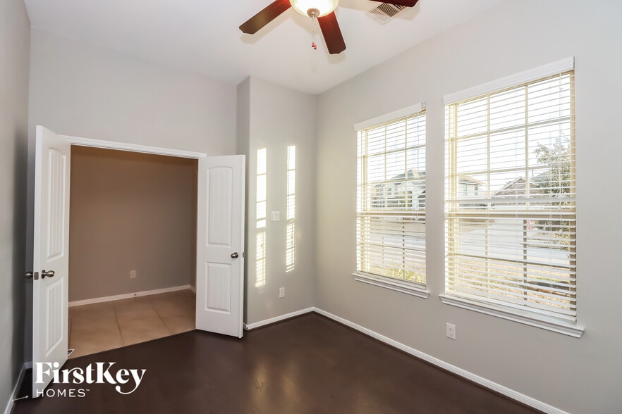 Building Photo - 5518 Glenfield Spring Ln