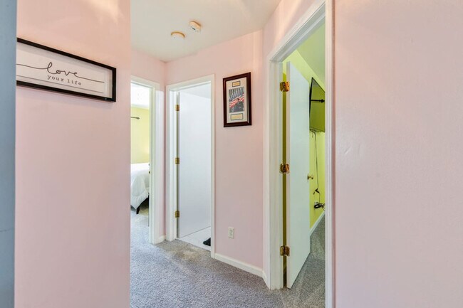 Building Photo - 784 Long Island Cir