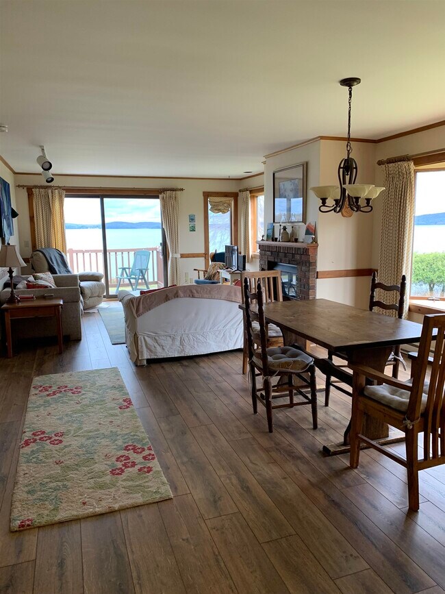 Building Photo - 383 Holbrook Bay Cmns