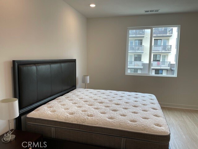 Building Photo - 1860 S Westside Dr