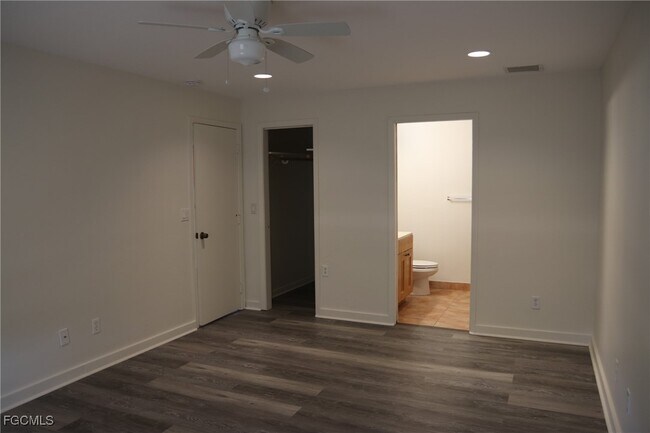 Building Photo - 320 Harry Ave S