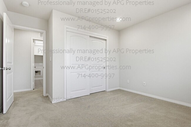 Building Photo - 139 Thompson Ave