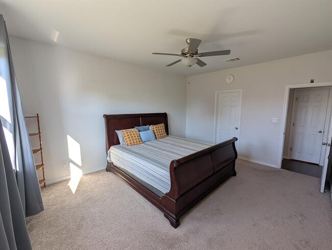 Building Photo - 6601 Folsom Ave