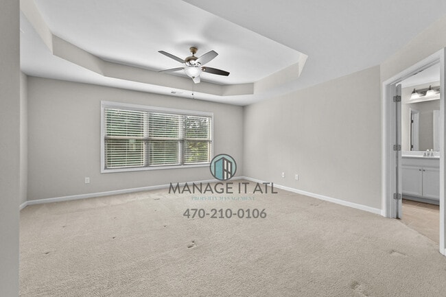 Building Photo - A beautifully maintained 3-bedroom, 3.5-ba...
