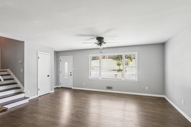 Building Photo - 2647 Hatfield Cir SE