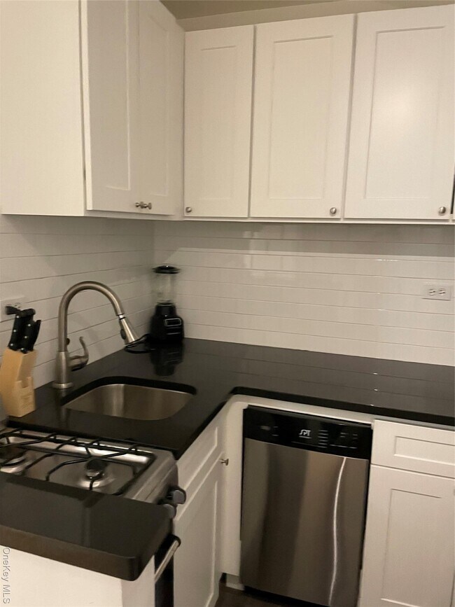 Building Photo - 321 E 48th St