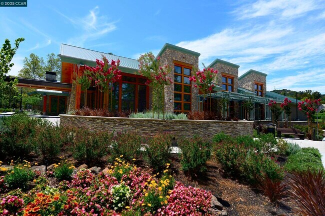 Building Photo - 3377 Rossmoor Pkwy