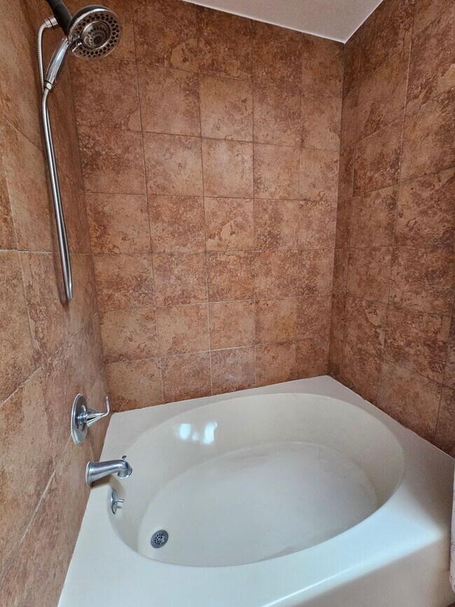 Building Photo - Aurora Highlands 3 Bed 2 1/2 Bath House w/...