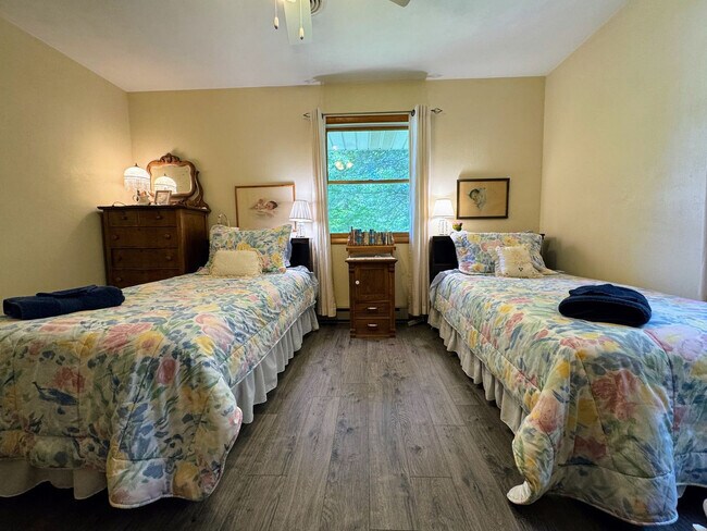 Building Photo - 56500 Penn Rd