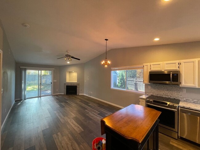 Building Photo - Charming 3 Bed/2 Bath Rambler in NE Tacoma — Cul-de-Sac Living with a Fenced Yard