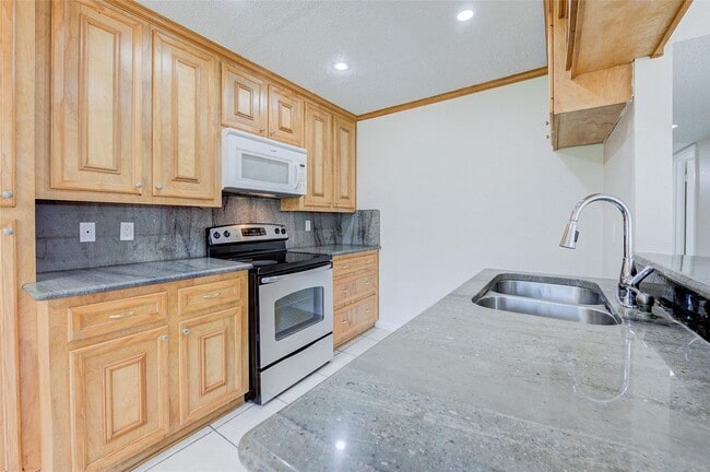 Building Photo - 12028 Mighty Oak Dr