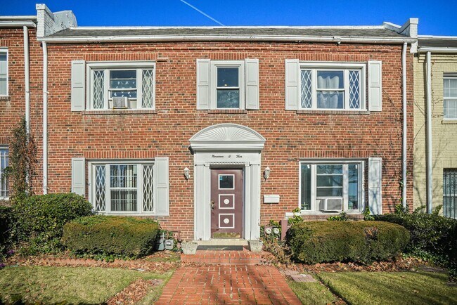 Building Photo - 1904 Constitution Ave NE