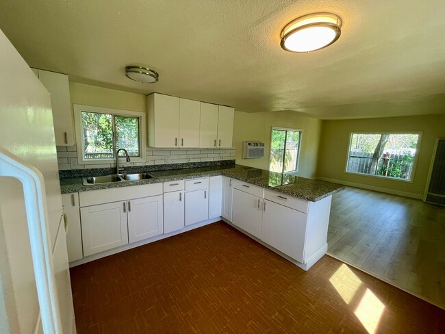 Building Photo - ***$500 MOVE IN CREDIT***Home on secluded ...